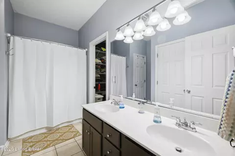Bath - 14417 Spring Dr, Prospect, KY 40059 photo 2 of 6