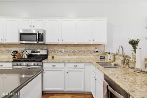 Kitchen - 14417 Spring Dr, Prospect, KY 40059 photo 4 of 8