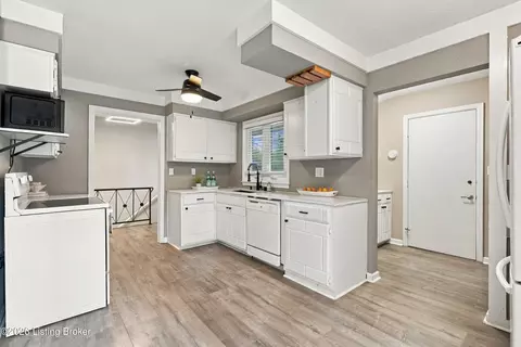 3804 Glenwillow Way, Jeffersontown, KY 40299