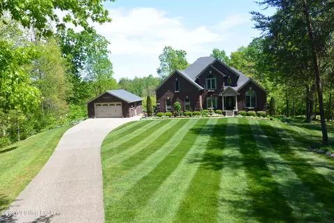 1464 E Sanders Ln, Mount Washington, KY 40047
