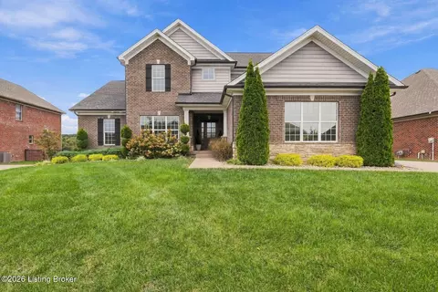 2008 Scenic Lakes Dr, Louisville, KY 40245