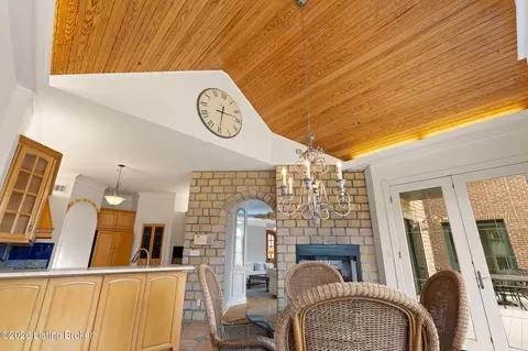 Dining - 6205 River Rd, Prospect, KY 40059 photo 3 of 5