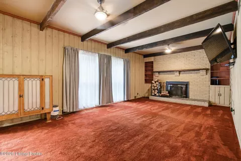 Living - 74 Fredericktown Rd, Springfield, KY 40069 photo 4 of 6