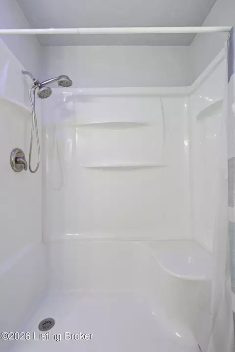 Bath - 74 Fredericktown Rd, Springfield, KY 40069 photo 3 of 4