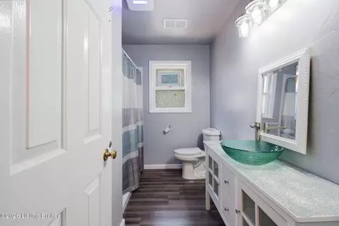 Bath - 74 Fredericktown Rd, Springfield, KY 40069 photo 2 of 4