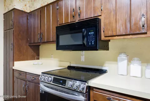 Kitchen - 74 Fredericktown Rd, Springfield, KY 40069 photo 5 of 5