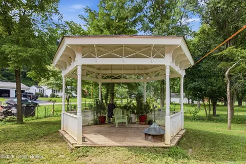 Exterior - 74 Fredericktown Rd, Springfield, KY 40069 photo 6 of 10