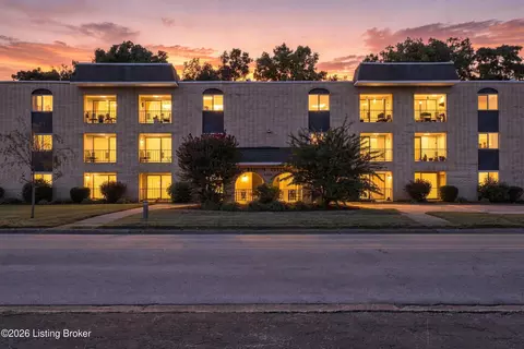 4825 Sherburn Ln #109-B, Louisville, KY 40207