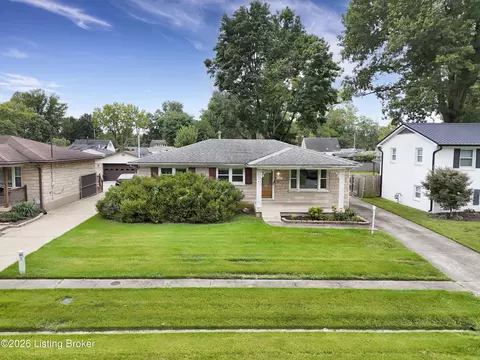 3102 Flair Knoll Dr, Louisville, KY 40216