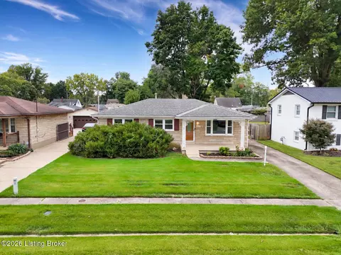 3102 Flair Knoll Dr, Louisville, KY 40216