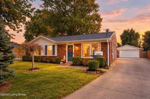 5229 Mount Holyoke Dr, Louisville, KY 40216