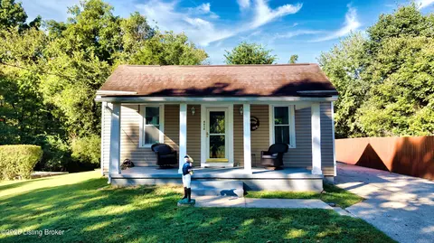 4616 Curve Hill Rd, Louisville, KY 40299
