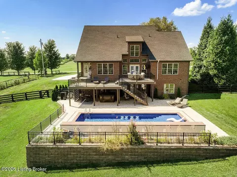 Exterior - 136 Seahawk Trl, Midway, KY 40347 photo 3 of 35