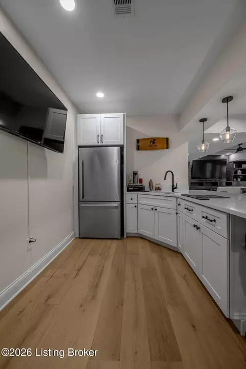 Kitchen - 136 Seahawk Trl, Midway, KY 40347 photo 13 of 14