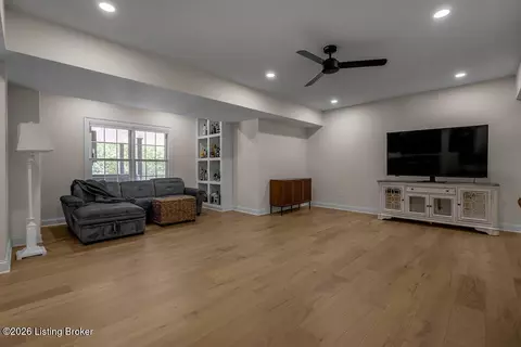Living - 136 Seahawk Trl, Midway, KY 40347 photo 3 of 5