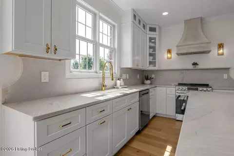 Kitchen - 136 Seahawk Trl, Midway, KY 40347 photo 7 of 14
