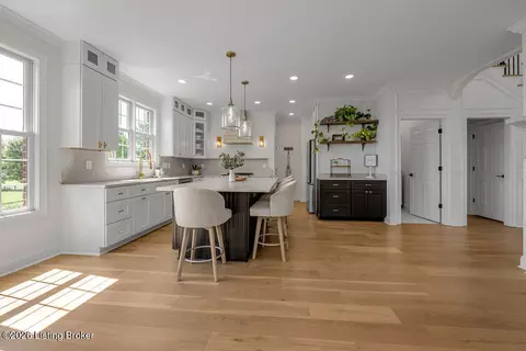 Kitchen - 136 Seahawk Trl, Midway, KY 40347 photo 3 of 14