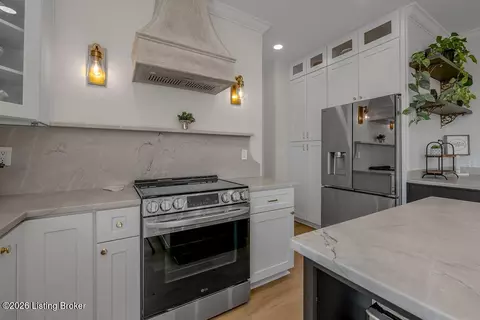 Kitchen - 136 Seahawk Trl, Midway, KY 40347 photo 8 of 14