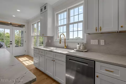 Kitchen - 136 Seahawk Trl, Midway, KY 40347 photo 9 of 14
