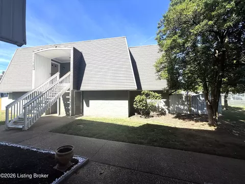 902 La Fontenay Ct, Louisville, KY 40223