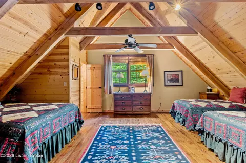 Bedroom - 979 Penn Run Rd, Bee Spring, KY 42207 photo 6 of 10