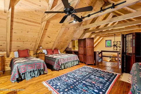 Bedroom - 979 Penn Run Rd, Bee Spring, KY 42207 photo 4 of 10