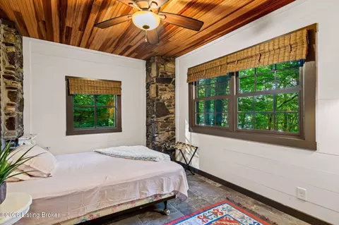 Bedroom - 979 Penn Run Rd, Bee Spring, KY 42207 photo 10 of 10