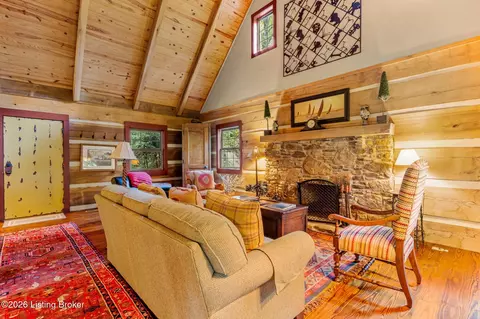 Living - 979 Penn Run Rd, Bee Spring, KY 42207 photo 2 of 5