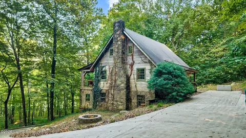 Exterior - 979 Penn Run Rd, Bee Spring, KY 42207 photo 4 of 7