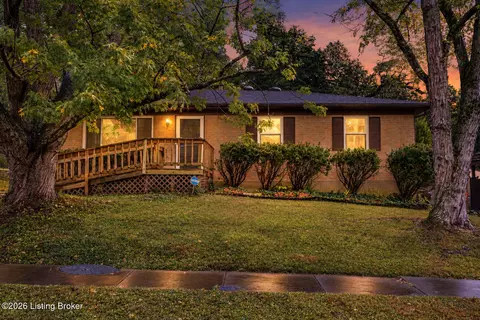 8003 Candleglow Ln, Louisville, KY 40214