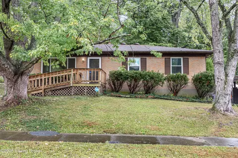 8003 Candleglow Ln, Louisville, KY 40214