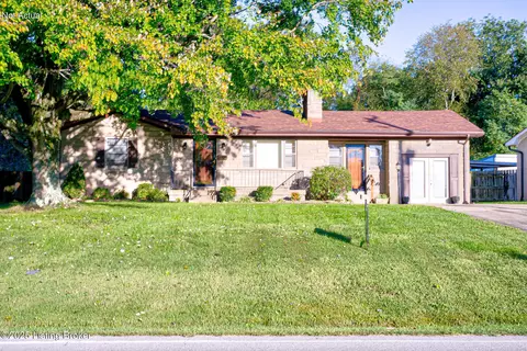 4822 Dover Rd, Louisville, KY 40216