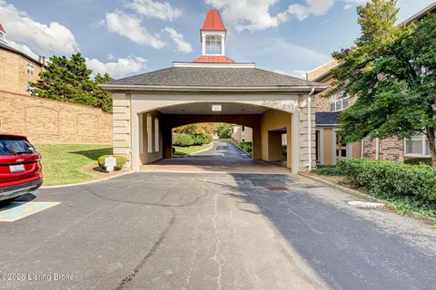 5601 Coach Gate Wynde #4, Louisville, KY 40207