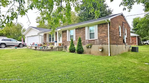 422 Vernon St, Eminence, KY 40019