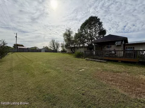 Exterior - 423 Ockerman Rd, Bloomfield, KY 40008 photo 2 of 6