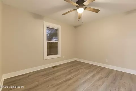 Bedroom - 811 Giltner Rd, Smithfield, KY 40068 photo 2 of 4