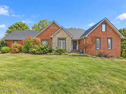 1458 St Andrews Dr, Shelbyville, KY 40065