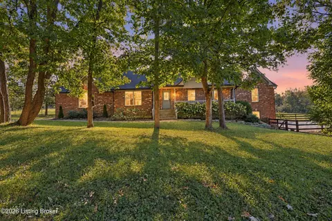 2010 Clarke Pointe Dr, Crestwood, KY 40014