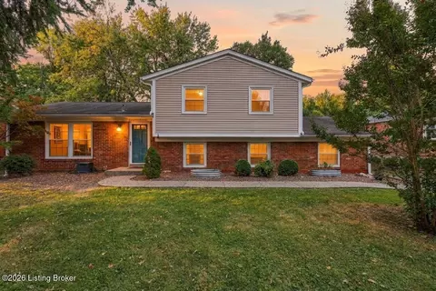 8100 Huntsman Trl, Louisville, KY 40291