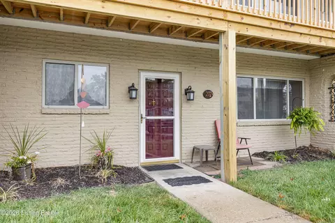 217 Casa Bella Ct, Louisville, KY 40220