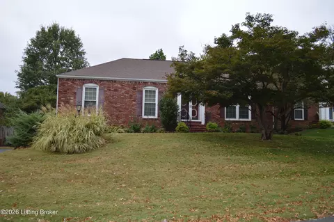 8905 Largo Ct, Jeffersontown, KY 40299