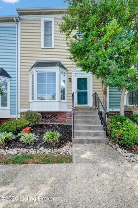 10721 Colonial Woods Ct, Louisville, KY 40223