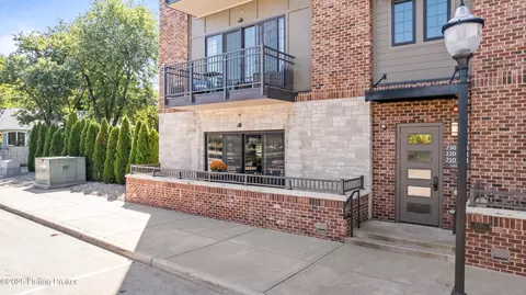 210 Mulberry St, Jeffersonville, IN 47130