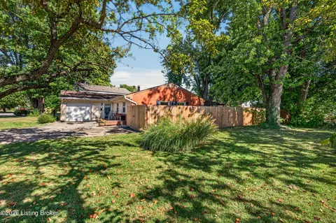 3906 Hillbrook Dr, Louisville, KY 40220