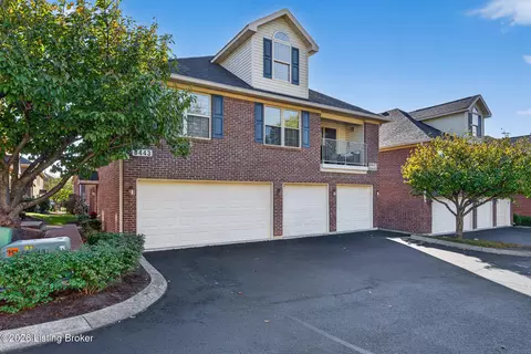8443 Grand Trevi Dr, Louisville, KY 40228