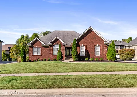 9814 Secretariat Dr, Louisville, KY 40214
