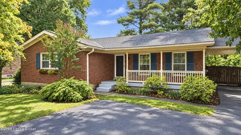 1005 Round Table Ct, Louisville, KY 40222
