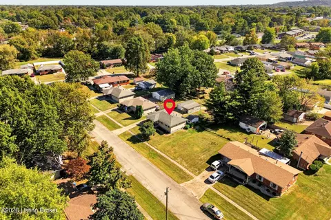 4807 Rockaway Cir, Louisville, KY 40216