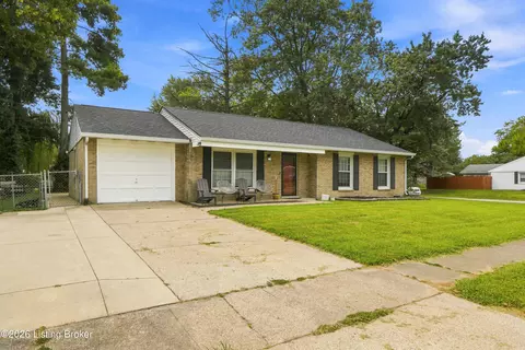 9904 Phoenix Trl, Louisville, KY 40223