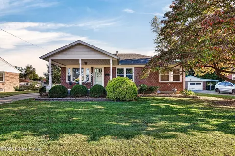 1905 Nocturne Dr, Louisville, KY 40272
